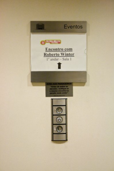 Placa com anúncio do encontro