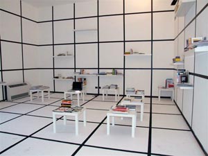 espaço criado por Gruppo A12 para o projeto Curating Degree Zero, no Nuova Accademia di Belle Arti. 